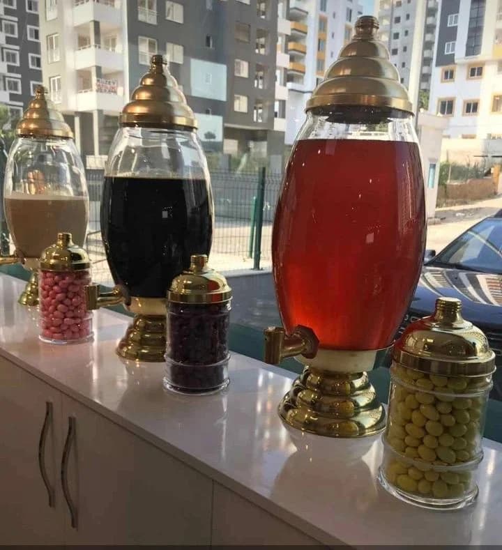 20 lt Bal Fanusu – 20 litre adıyla listelenen bal fanusu, yüksek şeffaf gövde ve dekoratif kapakla görülür