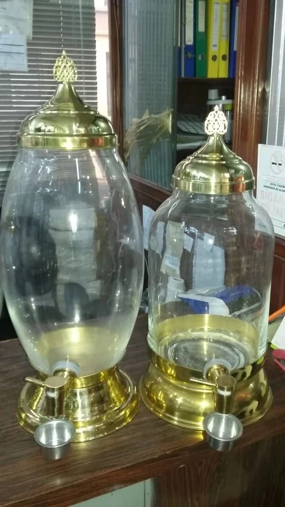 Musluklu Bal Pekmez Fanusu – Musluklu bal ve pekmez fanusu, yüksek şeffaf hazne ve dekoratif kaideyle sunulur