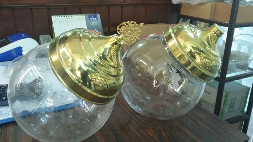 Yatık Kavanoz – 3 litre olarak listelenen yatık kavanoz, yana eğimli şeffaf gövde ve dekoratif kapakla görülür