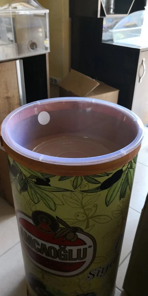 Zeytin Kovası – Zeytin kovası, zeytin görselli silindirik dış yüzey ve açık üst hazneyle sunulur